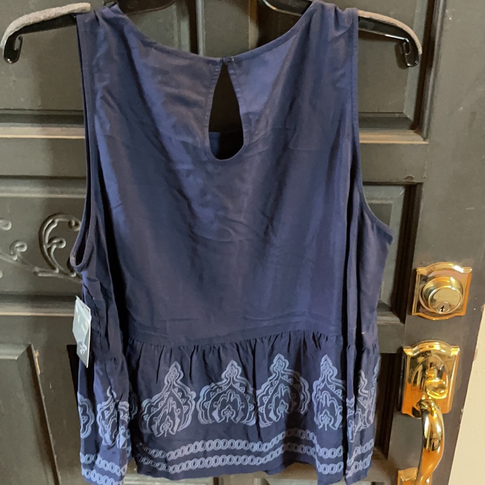 Crown & Ivy sleeveless top. - Picture 8 of 12
